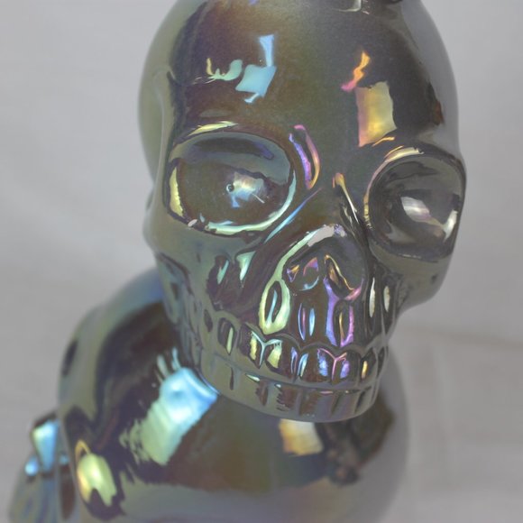 CERAMIC SKULL IRIDESENT CANDLE HOLDER GRAY & WHITE 3 STACKED HEADS VOTIVE CANDLE - Picture 8 of 16